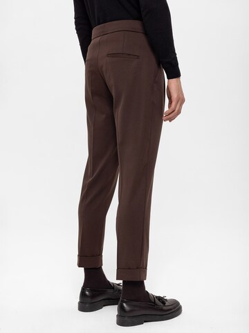 Antioch Regular Trousers with creases in Brown