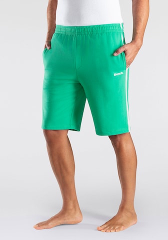 BENCH Regular Pants in Green: front