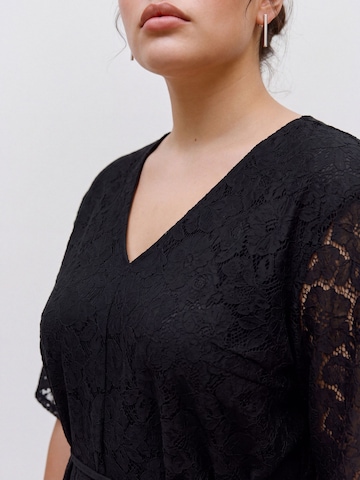 Vero Moda Curve - Vestido 'VMCalli' en negro