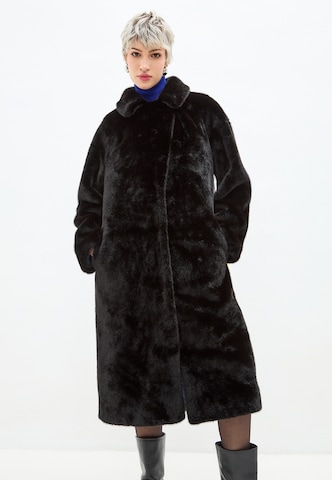 CESARE GASPARI Wintermantel in Zwart
