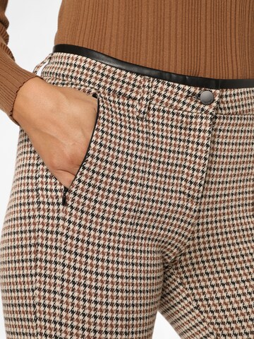 Cambio Skinny Pleat-Front Pants 'Rhona' in Beige