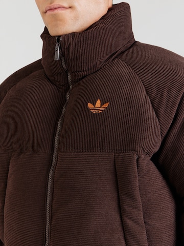 ADIDAS ORIGINALS - Chaqueta de invierno en marrón