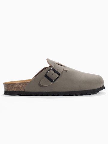 Mule 'Mook' Bayton en gris