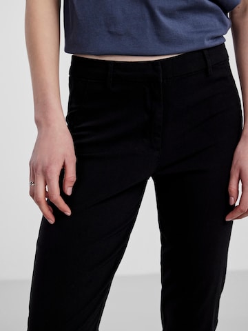 PIECES Skinny Chino hlače | črna barva