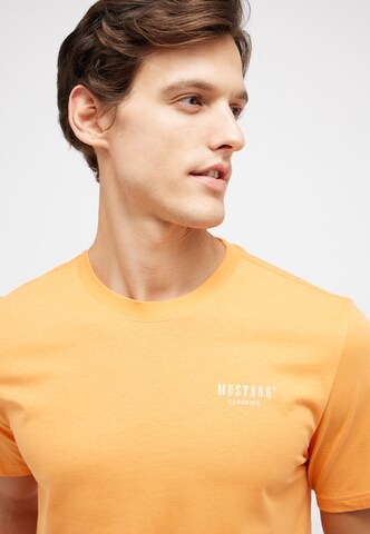 MUSTANG T-Shirt in Orange