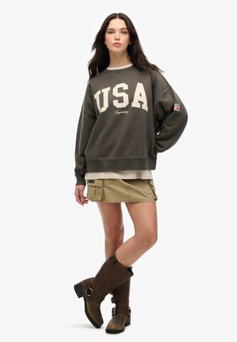 Sweat-shirt 'Athletic Essentials' Superdry en gris