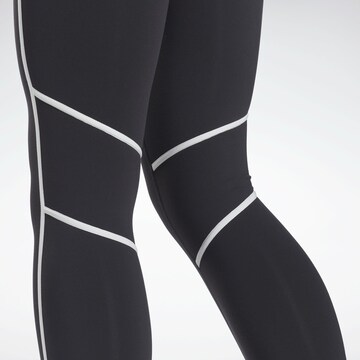 Skinny Pantaloni sportivi di Reebok in nero