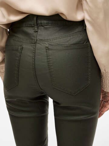 Coupe slim Pantalon 'VISarah' VILA en vert