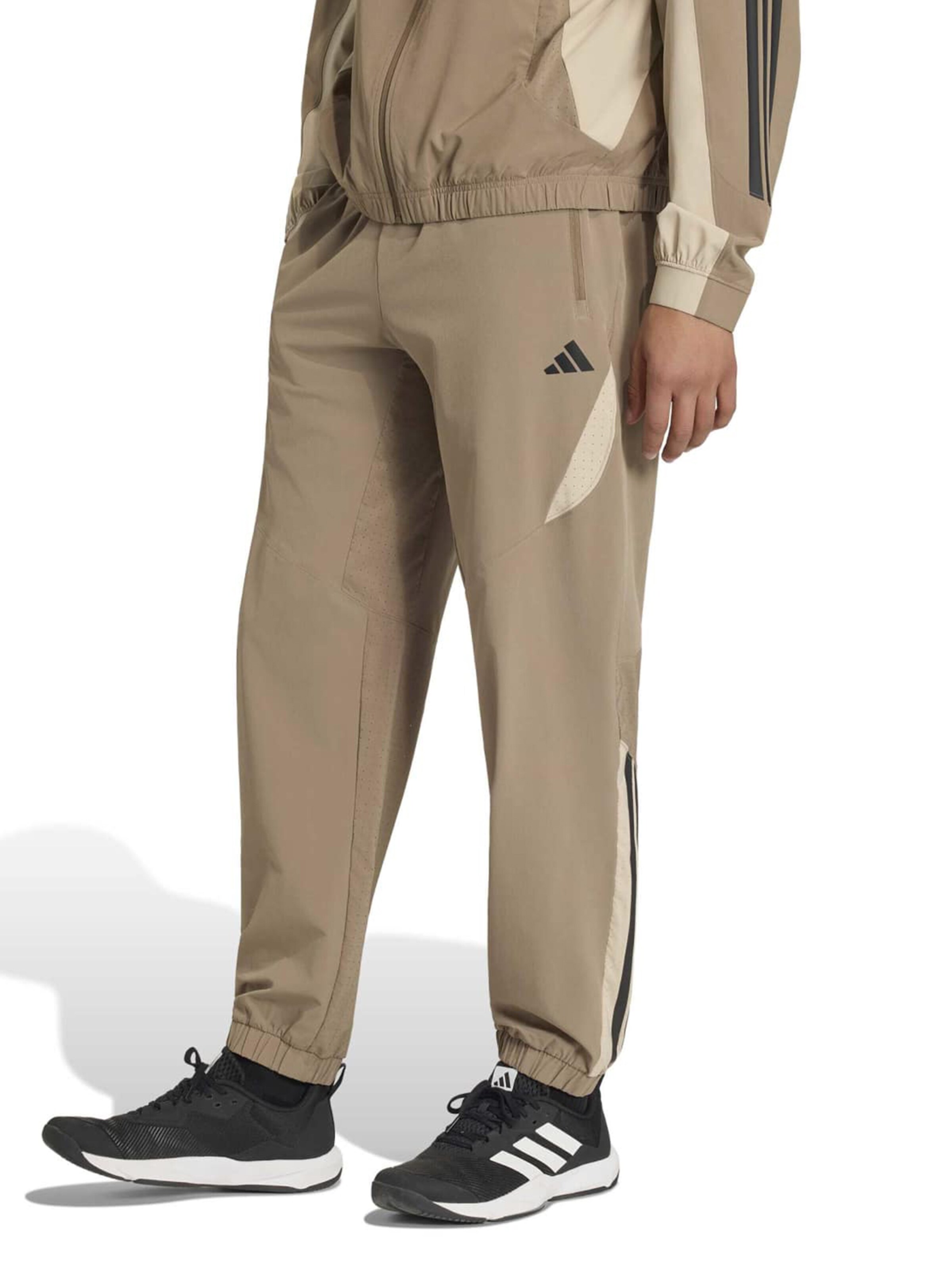 regular Pantaloni sportivi 'Essentials' di ADIDAS PERFORMANCE in verde: frontale