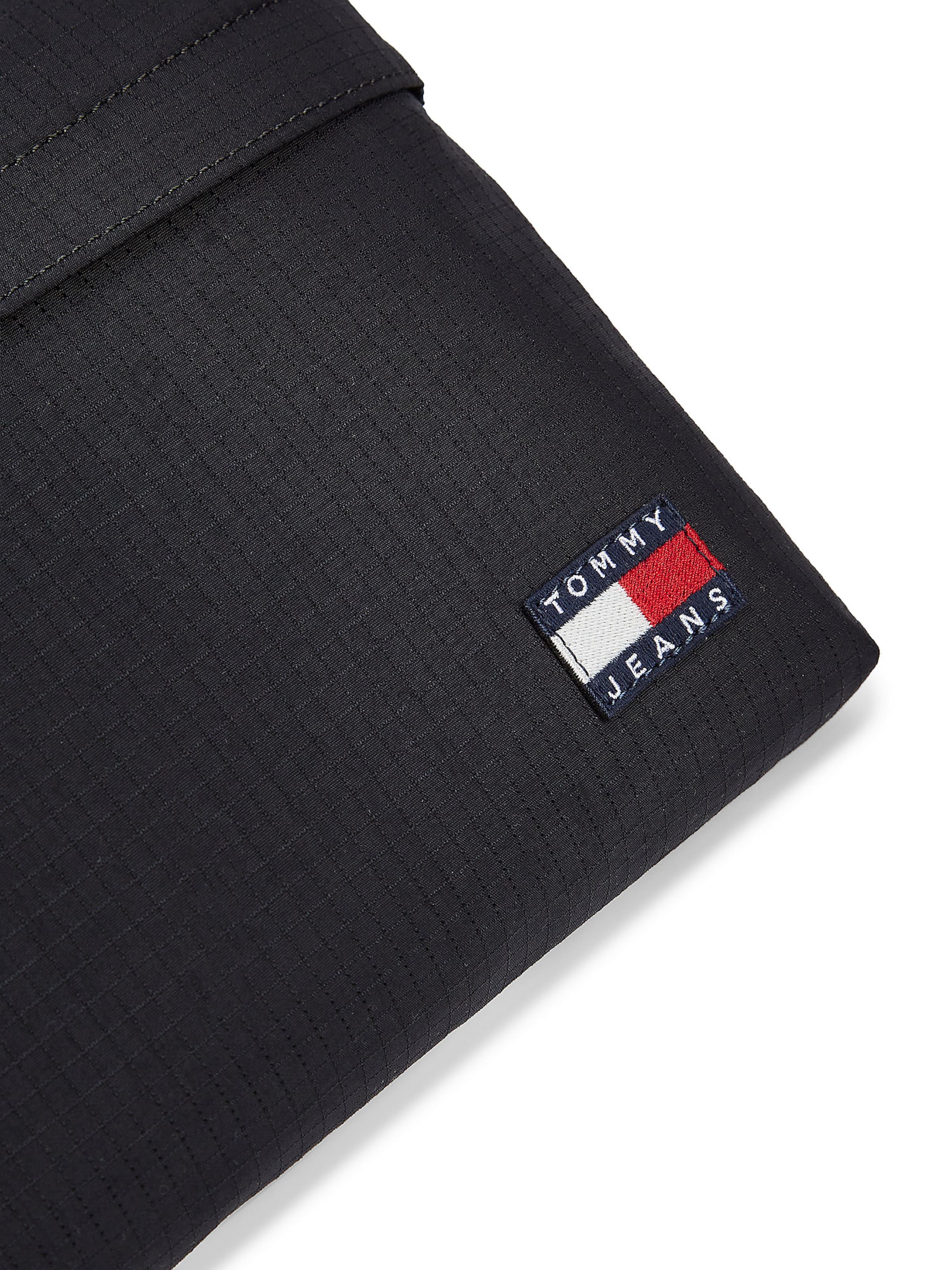 Tommy Jeans Umhängetasche 'Essential' in Schwarz