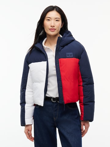 Tommy Jeans Χειμερινό μπουφάν σε μπλε: μπροστά