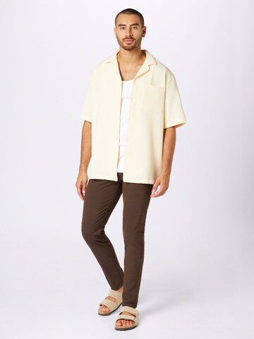 TOPMAN - Ajuste confortable Camisa en beige