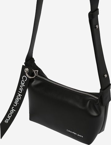 Calvin Klein Jeans - Bolso de hombro en negro: frente