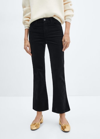 MANGO Bootcut Jeans 'SIENNAP' in Zwart: voorkant