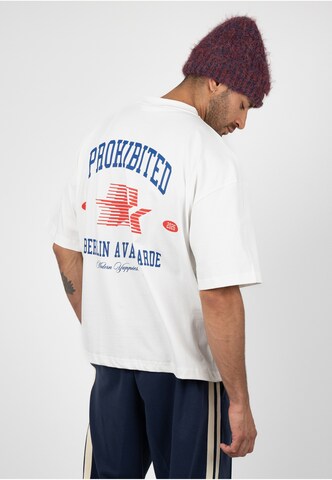Prohibited - Camiseta 'Avantgarde' en blanco: frente