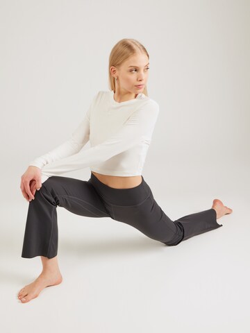 Flared Pantaloni sportivi 'Nimble' di ICANIWILL in grigio
