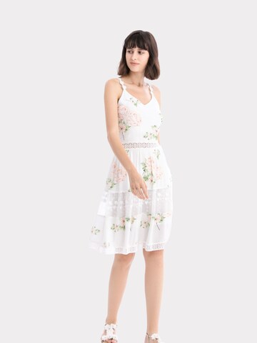 AIKI KEYLOOK - Vestido 'Glaced' en blanco