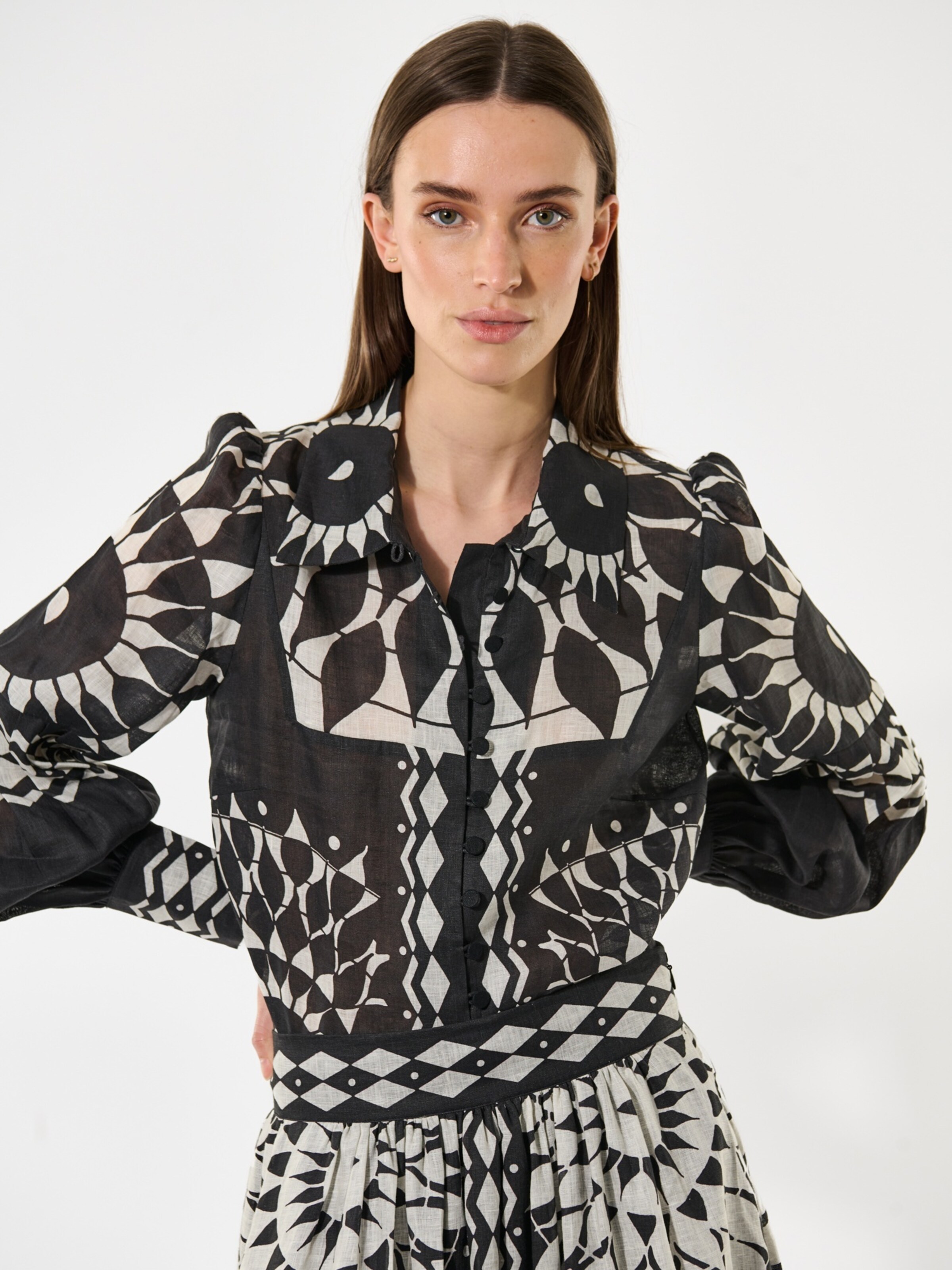 Tricou ' AlexaDEA NS ' de la Dea Kudibal pe negru: față
