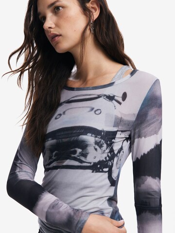 Maglietta 'Car' di Desigual in grigio
