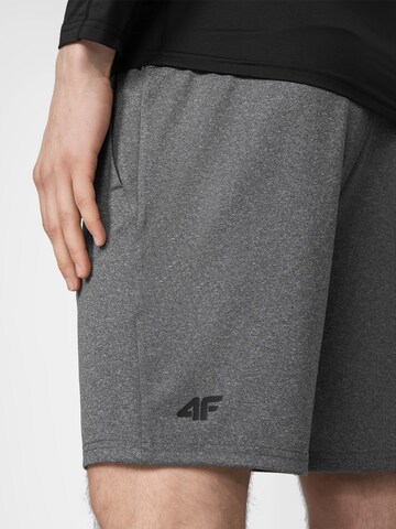 Skinny Pantaloni sportivi 'FNK' di 4F in grigio