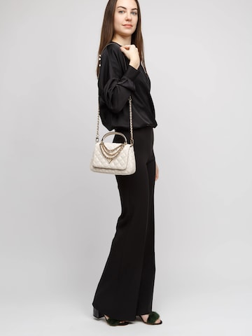 GUESS Handtasche 'Giully'‌‌‌‌‌‌ in Weiß