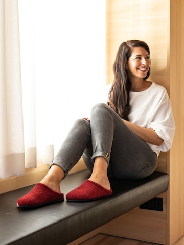 Gottstein Slippers 'Walkpantoffel Alpine Light' in Red: front