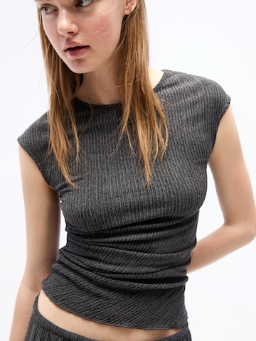 Top di Pull&Bear in grigio