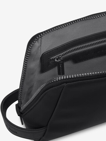 Kapten & Son Cosmetic Bag 'Trevi All Black' in Black