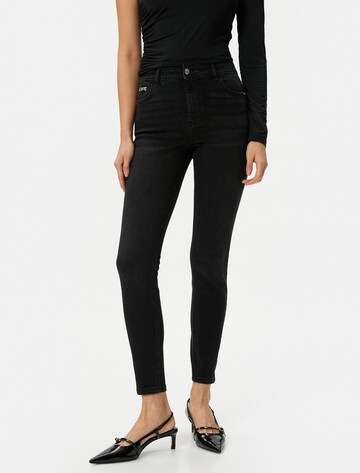 Koton Skinny Jeans in Black: front