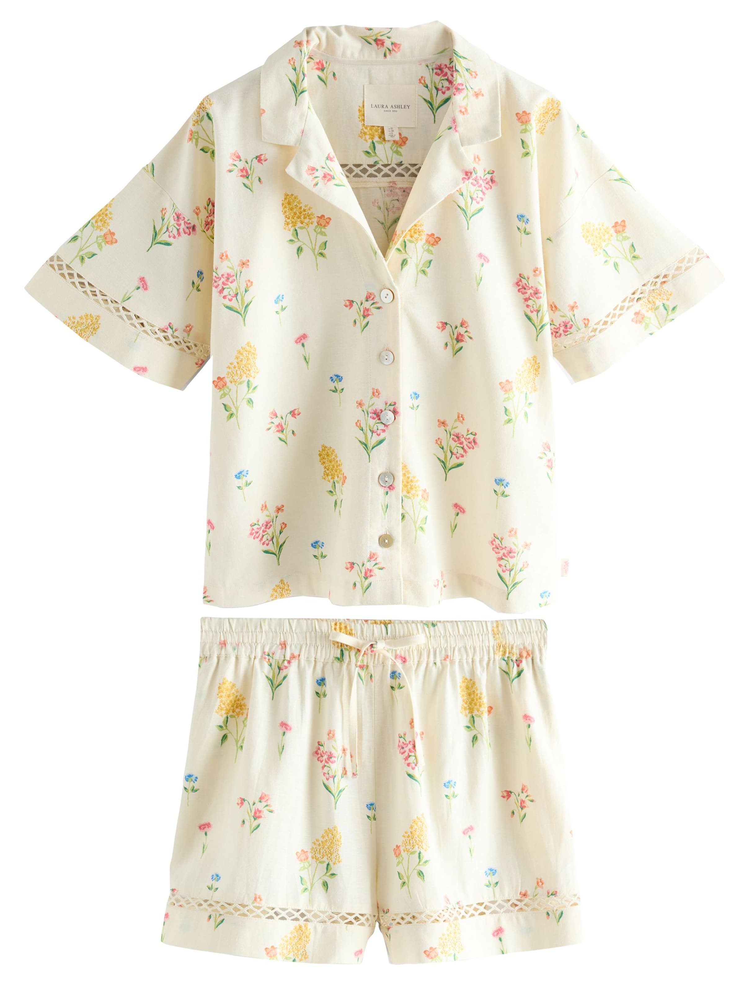 LAURA ASHLEY Shorty in Beige: front