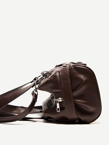 Borsa a spalla di Bershka in marrone