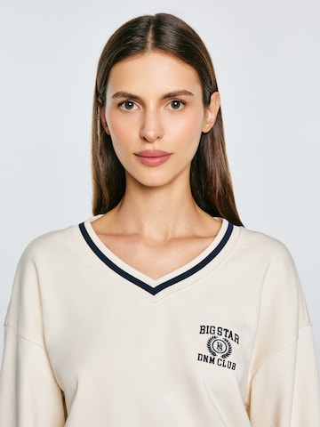 BIG STAR Sweatshirt ' GABRIELLA ' in White