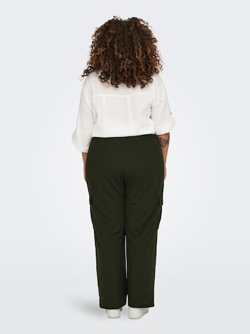 Regular Pantalon cargo ONLY Carmakoma en vert