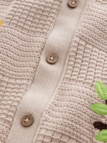 Next Neuletakki värissä beige