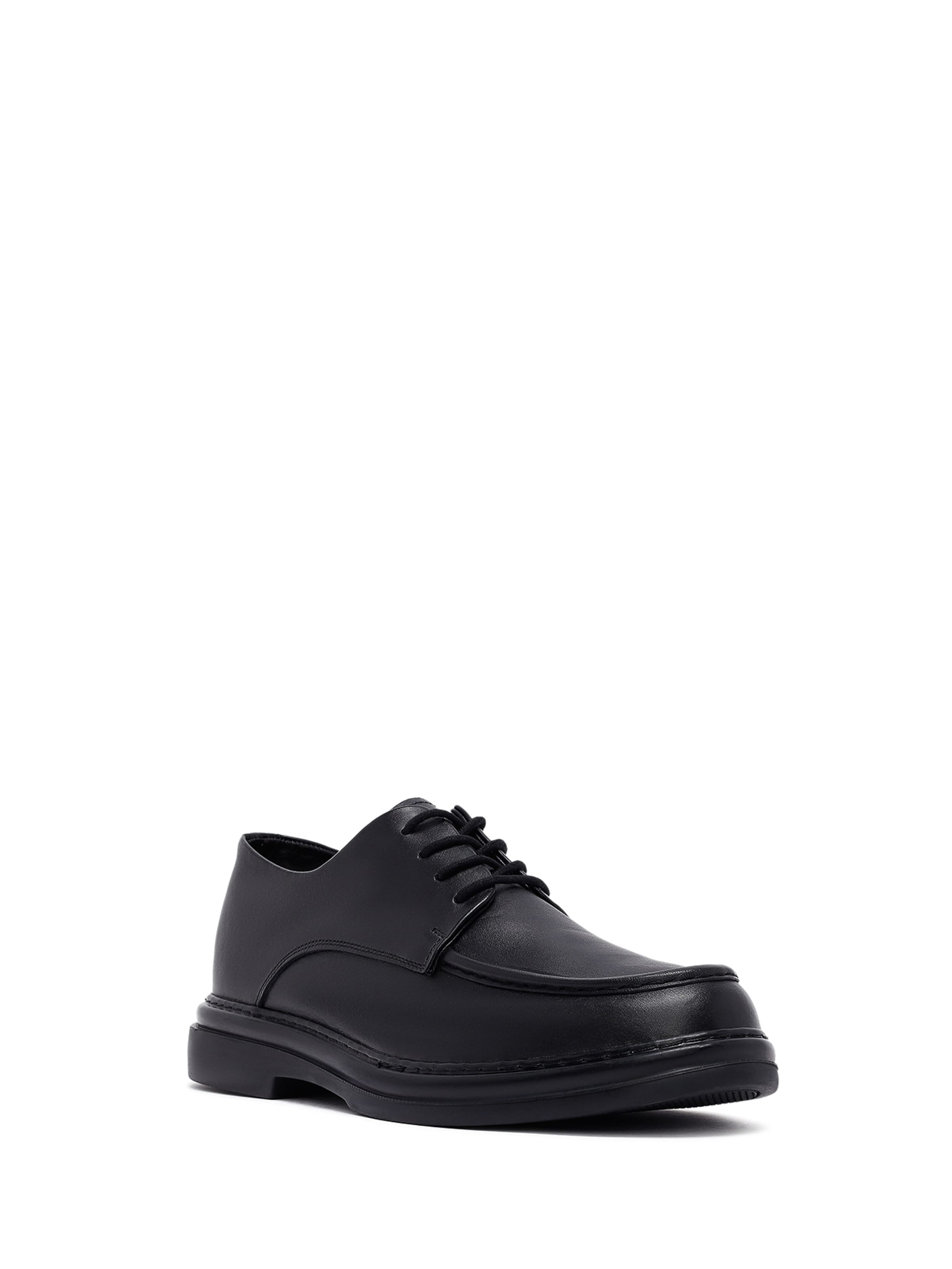 Scarpa stringata di Derimod in nero