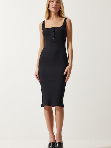 melns Happiness İstanbul Kleita: no priekšpuses