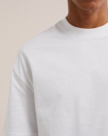 Tricou de la WE Fashion pe alb