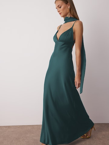 Robe de soirée Trendyol en vert : devant