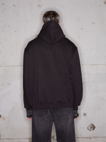 ABOUT YOU x Rewinside Zip-Up Hoodie 'Jonas' in Black