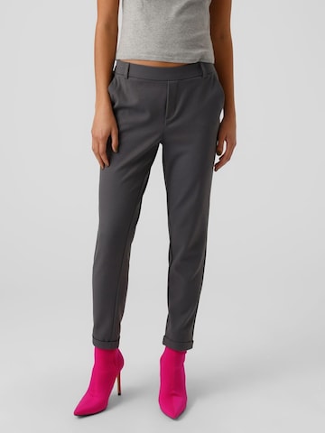 VERO MODA Szabványos Chino nadrág 'VMMAYA' - szürke: elől