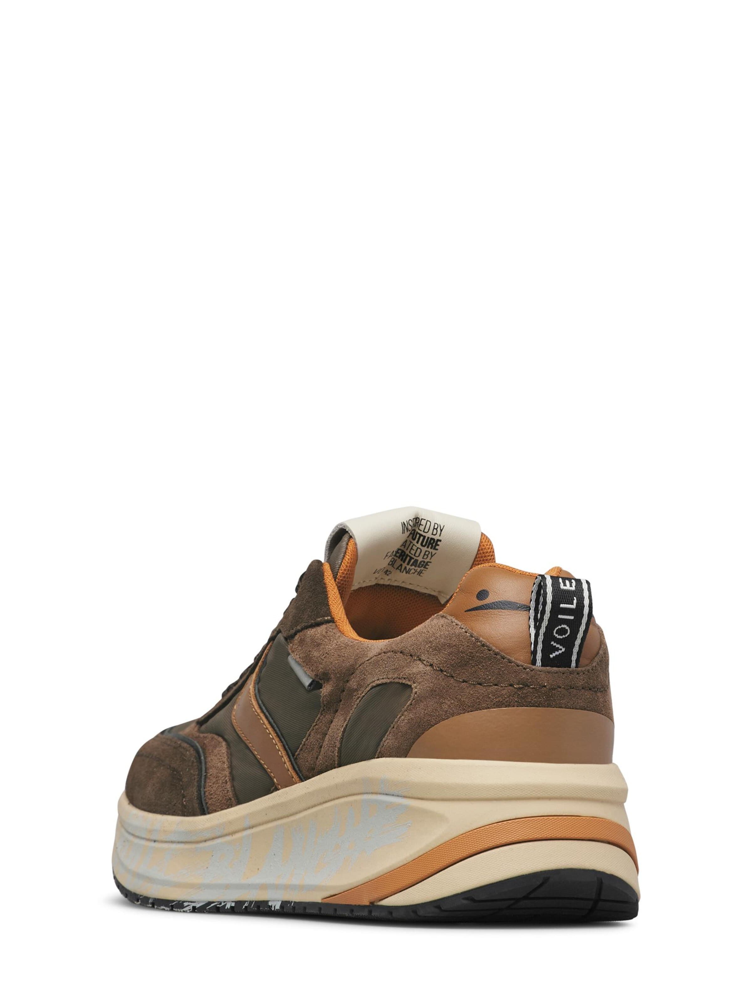 Baskets basses 'CLUB24.' Voile blanche en marron