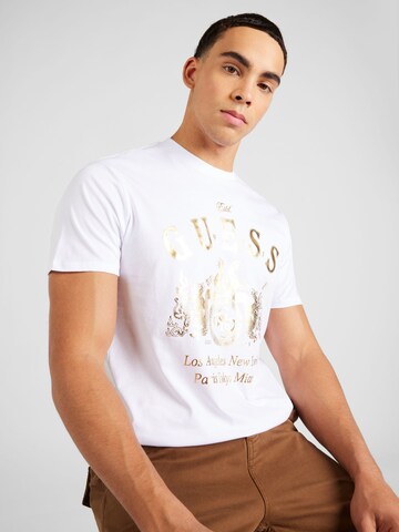 T-Shirt GUESS en blanc