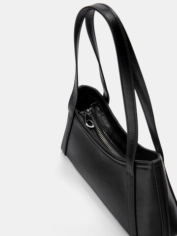 Pull&Bear Olkalaukku värissä musta