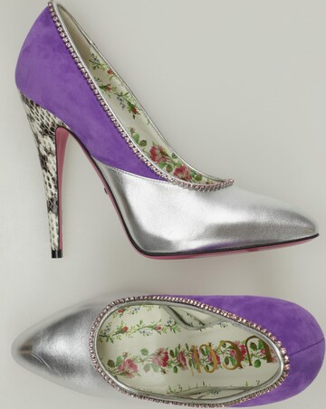 Gucci High Heels & Pumps in 38 in Silver: front