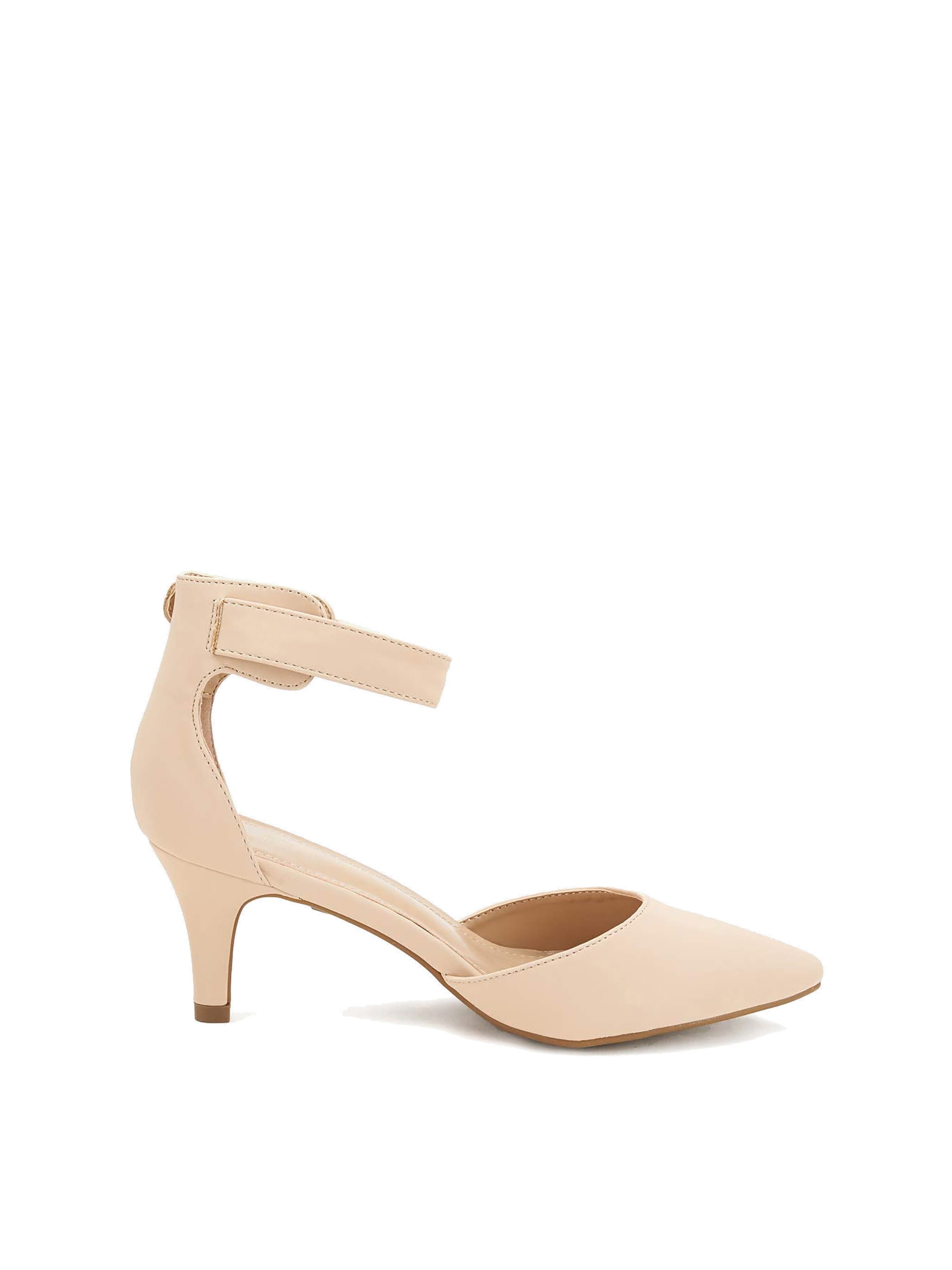 Dream Pairs Pumps in Beige