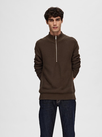 SELECTED HOMME Pullover 'THIM' in Braun