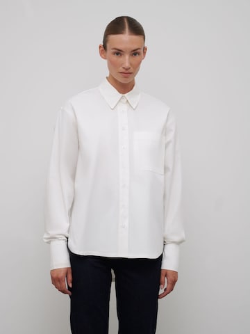 RÆRE by Lorena Rae Blouse 'Darina' in White: front