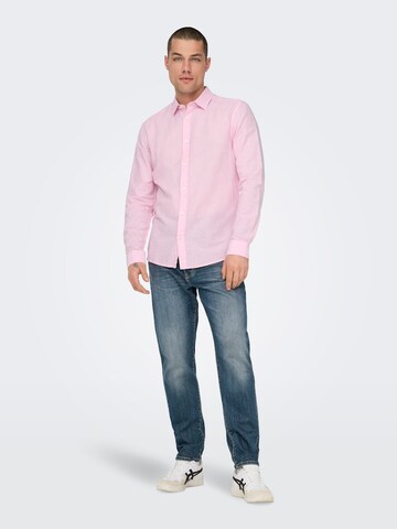 Coupe slim Chemise 'CAIDEN' Only & Sons en rose