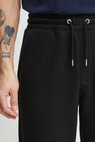 11 Project Regular Jogger Pants in Schwarz