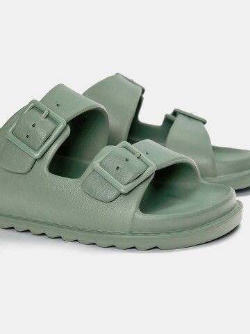 Pull&Bear Pantolette in Grün